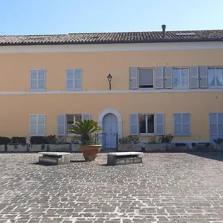 In Contesto Esclusivo In Pieno Centro Камерано