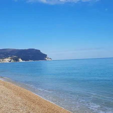 In Contesto Esclusivo In Pieno Centro Camerano